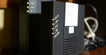 モデムとルーターの違いとは？見分け方は？ネット接続の基礎を簡単に解説