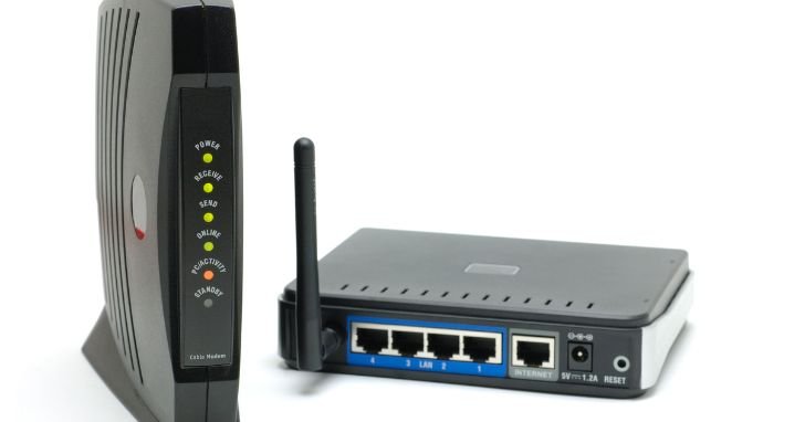 アクセスポイントとルーターの違いは？中継機やハブとの違いもわかりやすく解説