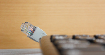 無線LANと有線LANを同時に使うことは可能？メリットや注意点を解説