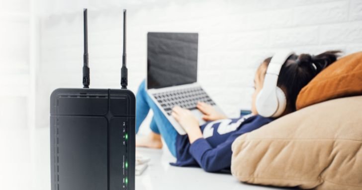 一般家庭では無線LANルーターが向いている