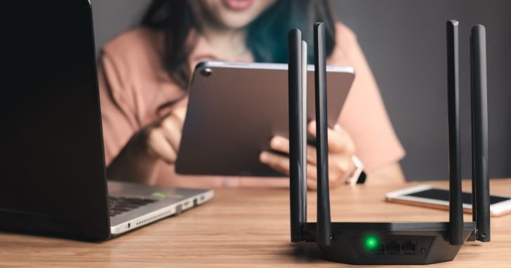 【Wi-Fi接続に必要な4つのもの】1.Wi-Fi対応パソコン、2.インターネット回線、3.Wi-Fiルーター、4.ネットワーク名（SSID）とパスワード（暗号化キー）
